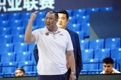 开云体育APP下载-队内紧急换帅，改变战术取得突破