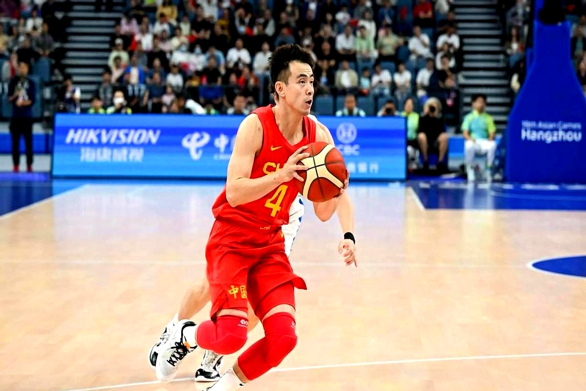 顶级球队交锋，篮球比赛争奇斗艳