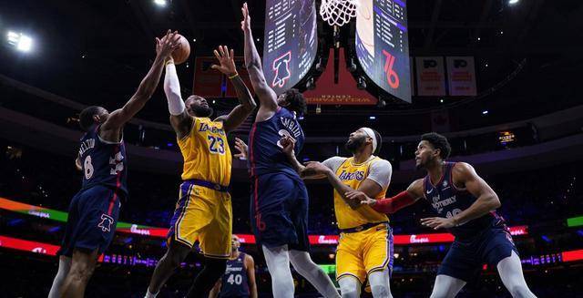 NBA常规赛揭幕，勇士主场迎战湖人