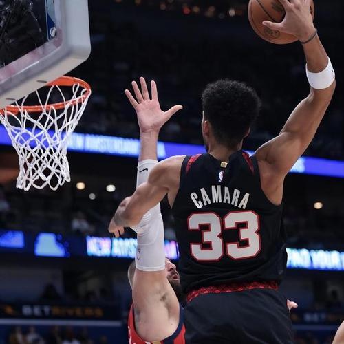 艾顿关键时刻上演绝杀，太阳胜尼克斯